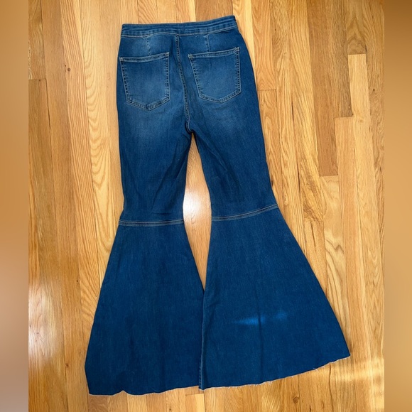 New Women’s Fit & Flared High Waisted Jeans - Picture 2 of 4